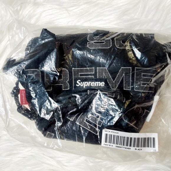 Supreme neck pouch - Picture 10 of 10